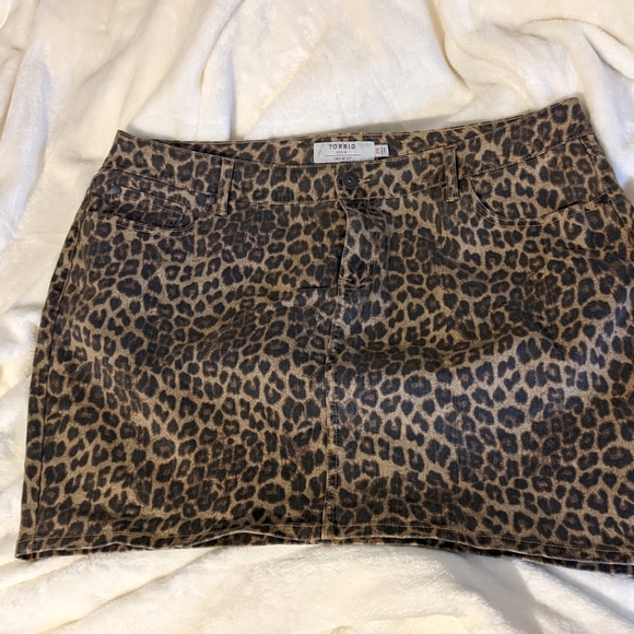 Leopard print mini skirt - Picture 2 of 9